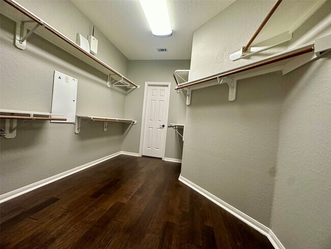 Building Photo - 3 W Greenhill Terrace Pl