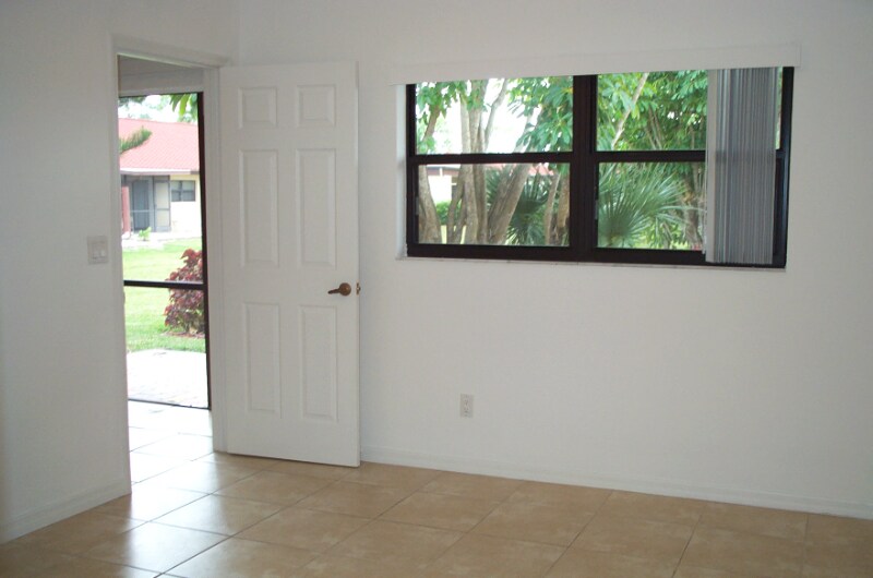 Building Photo - 2009 Pine Isle Ln