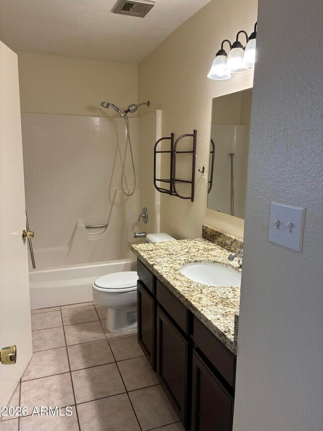 Building Photo - 6618 S Palm Dr