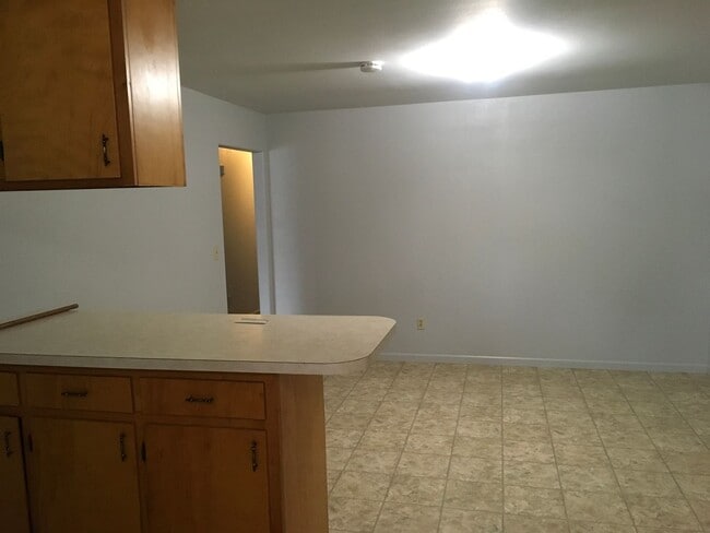 Building Photo - South Redding 3 Bedroom Home