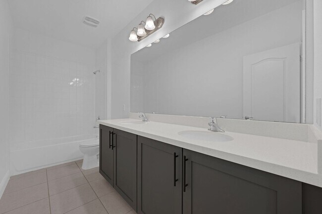 Building Photo - Gorgeous 4 bedroom/3.5 bath estate home fo...