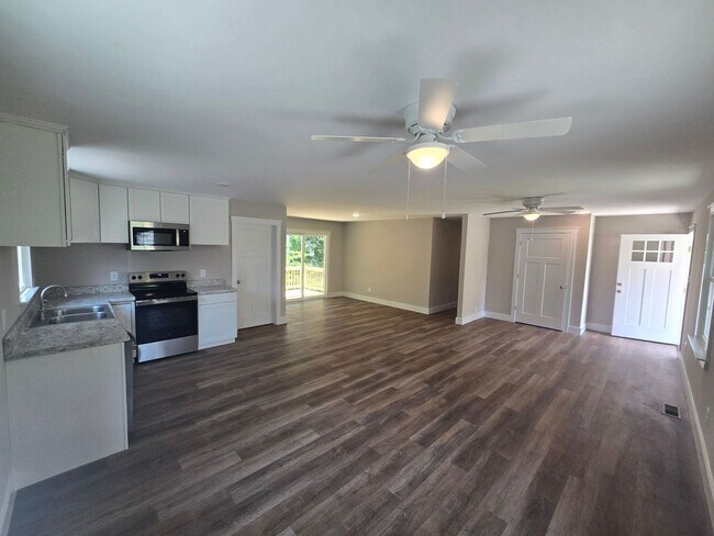 Building Photo - NEWLY REMODELED 3 BEDROOM IN PRINCE GEORGE