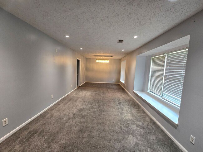Building Photo - Charming & Fully Updated 4-BR Home in Montgomery – Section 8 Approved!