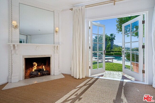 Building Photo - 8050 Mulholland Dr