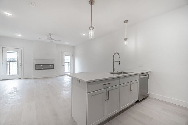 Building Photo - Welcome to the modern Townhomes in Bentonville