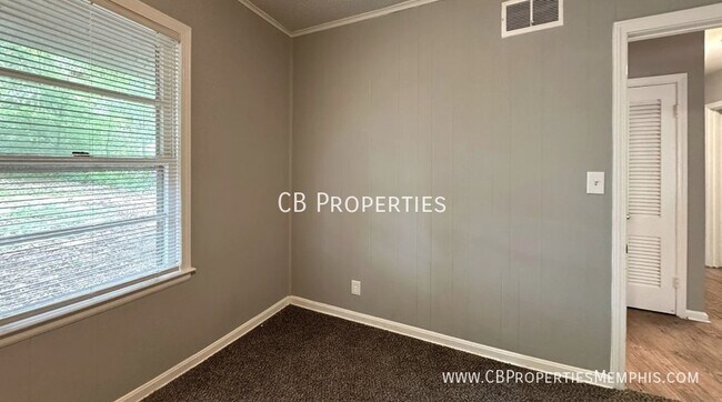 Building Photo - Move In Promos to choose from!