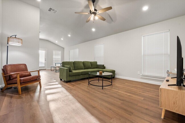 Building Photo - 2140 Kokomo Ave