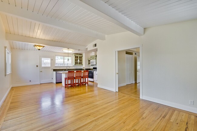 Building Photo - Beautifully Remodeled Home in Prime Cambri...