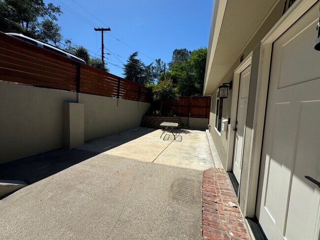 Building Photo - NICE UNIT WITH 2 BED 1 BATH IN GREAT LOCATION IN AUBUN!