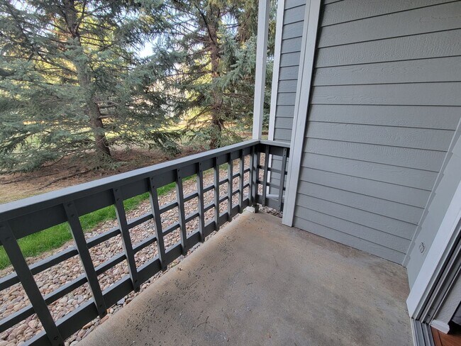 Building Photo - Fabulous Remodeled 2 bedroom , 2 bath Remodeled Condo in Country Club Greens