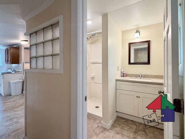 Building Photo - Barre City 2 Bedroom - Heat Included!