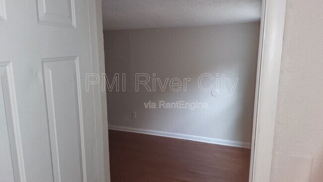 Building Photo - 2309 Lane Ave S