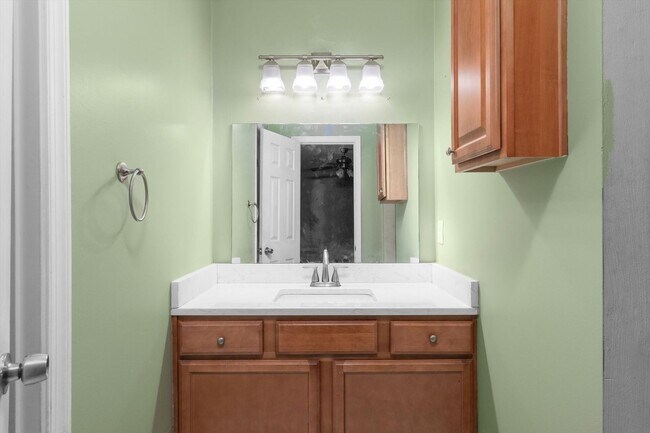 Building Photo - Stylish 3BR/2BA Single-Level Living in Nor...