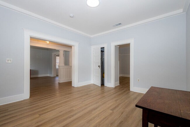 Building Photo - Charming Fully Renovated 3-Bedroom, 2-Bath...