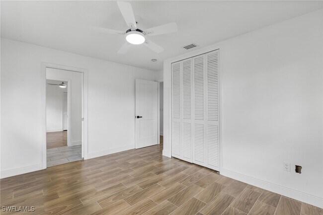 Building Photo - 1041 N Waterway Dr