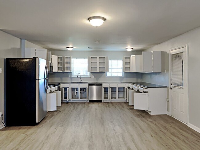 Building Photo - 3BR/2BA Renovated Home in Irving TX | 2-Car Garage, Fenced Yard & Pet-Friendly | Self Tours Avail...