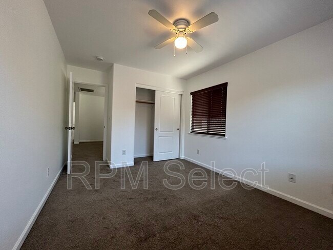 Building Photo - 35 Seatuck Ct