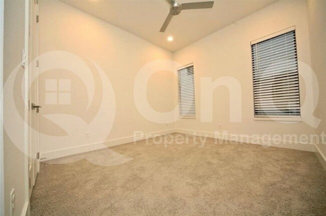 Building Photo - 4417 Munger Ave