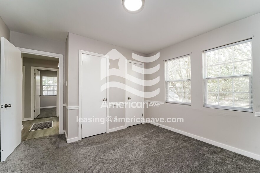 Building Photo - 3174 Charleston Dr