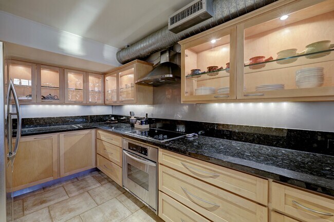 Building Photo - 2117 1/2 Hazard St