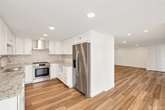 Building Photo - 9104 Highland Ave SW