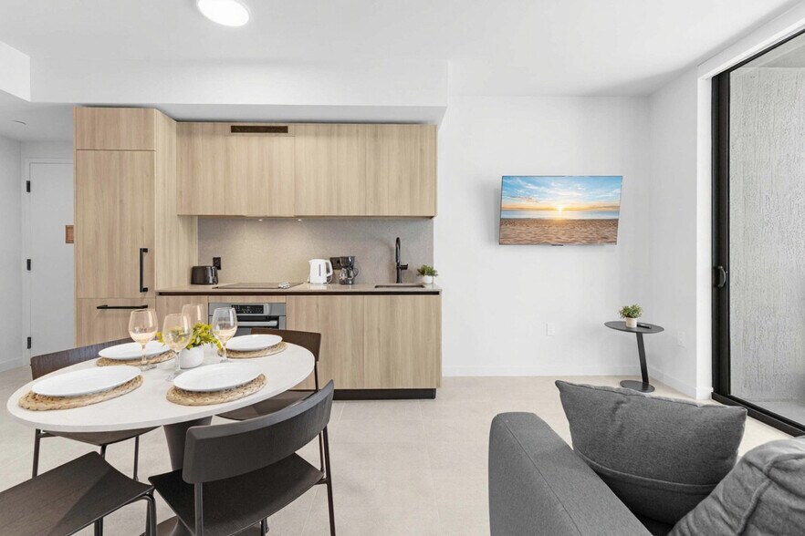 Building Photo - 501 NE 1st Ave