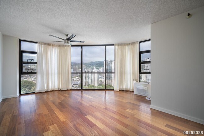 Building Photo - 930 Kaheka St