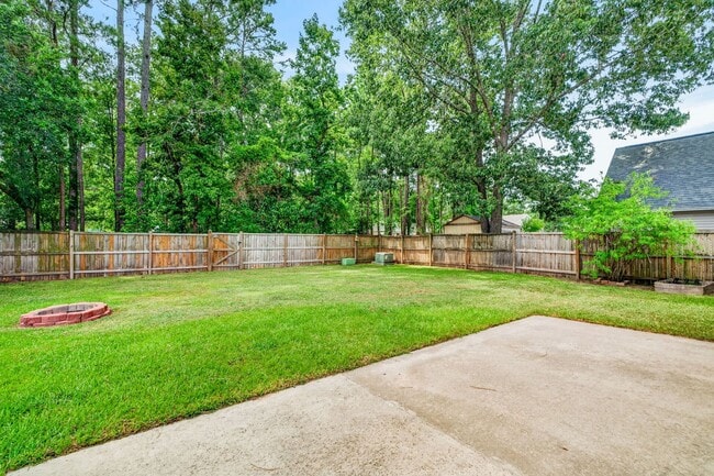 Building Photo - Spacious Living in the Heart of Quail Hill