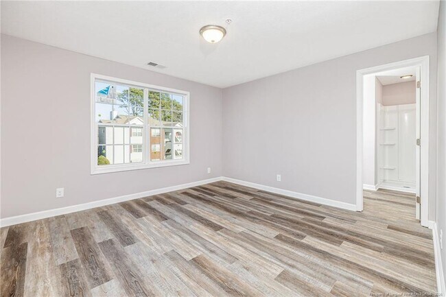 Building Photo - 264 Waterdown Dr