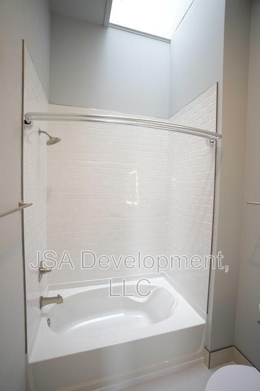 Building Photo - 718 Commercial St