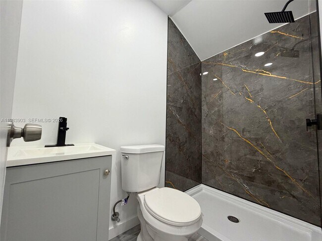 Building Photo - 9255 SW 43rd Terrace