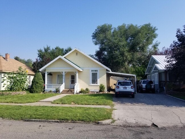 Primary Photo - 1411 6th Ave E