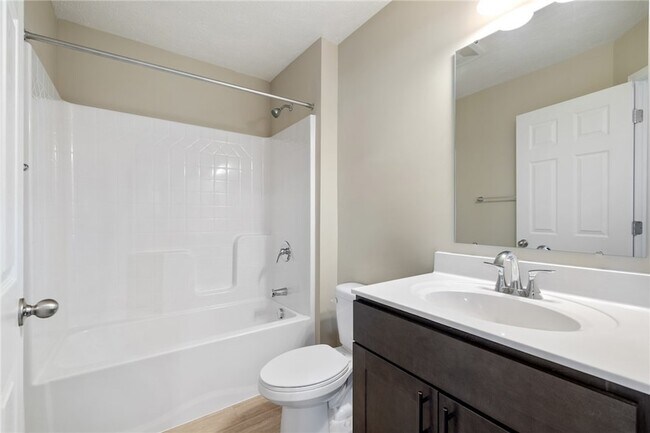 Building Photo - 2858 Canterbury Dr