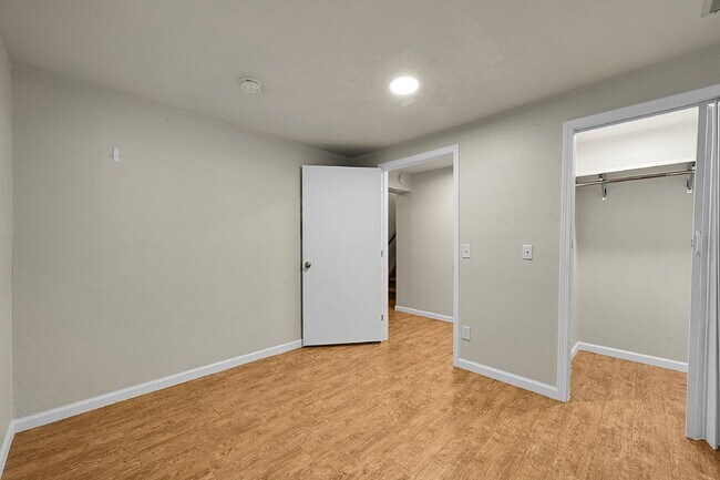 Building Photo - $1,945.00, 4-bed, 2-bath located in Colora...