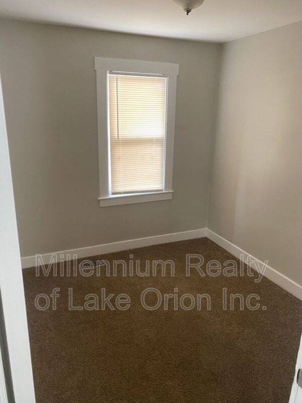 Building Photo - 46 W Strathmore Ave