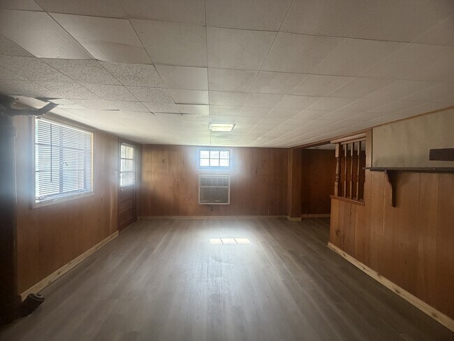 Building Photo - 515 W Southside Blvd