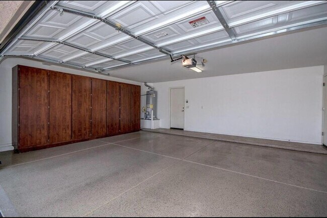 Building Photo - Stunning 4BR House in Phoenix with sparkling pool, resort style backyard and solar panles