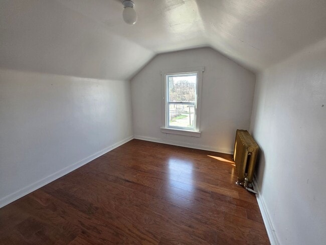 Building Photo - 703 1/2 Waddell Ave