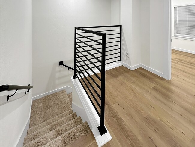 Building Photo - 6004 Bacher St