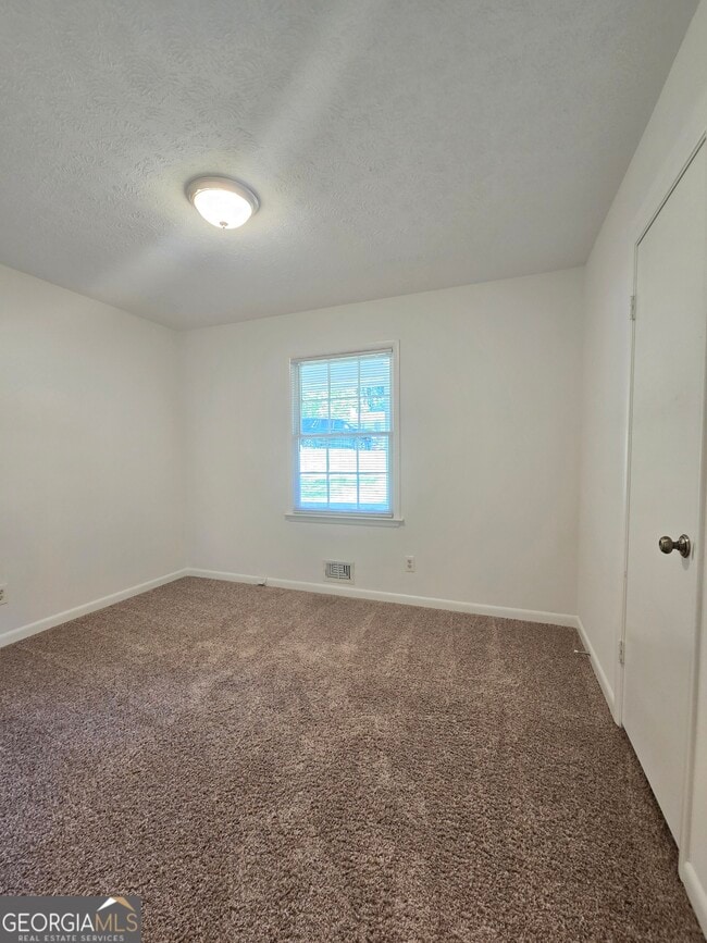 Building Photo - 4215 Terrace Dr