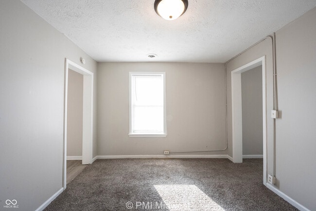 Building Photo - 423 Villa Ave