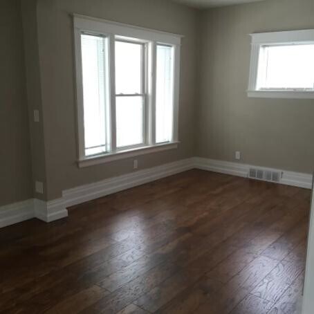 Building Photo - Seward