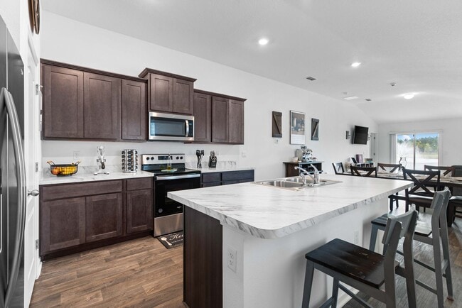 Building Photo - Almost new 3 bed 2 bath home