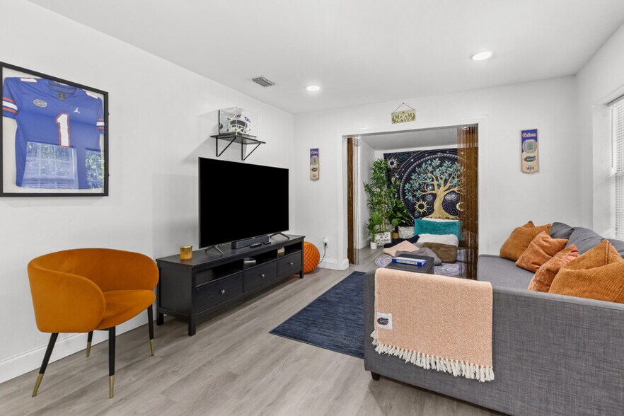 Building Photo - 2614 NW 8th St