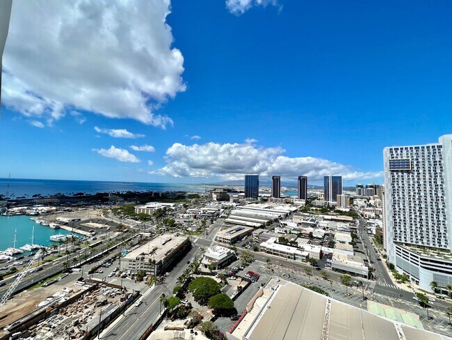 Building Photo - Well Maintained 1 Bed, 1 Bath, 1 parking i...