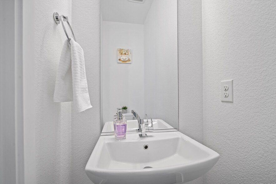 Half Bathroom in Living and Dinning room - 3034 Wilson Ct