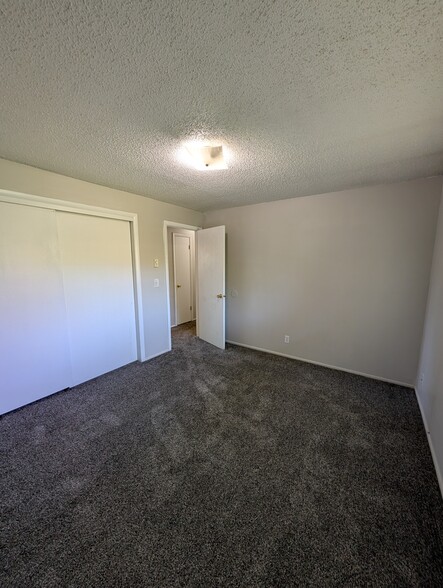 Building Photo - 1827 S Fairway Dr