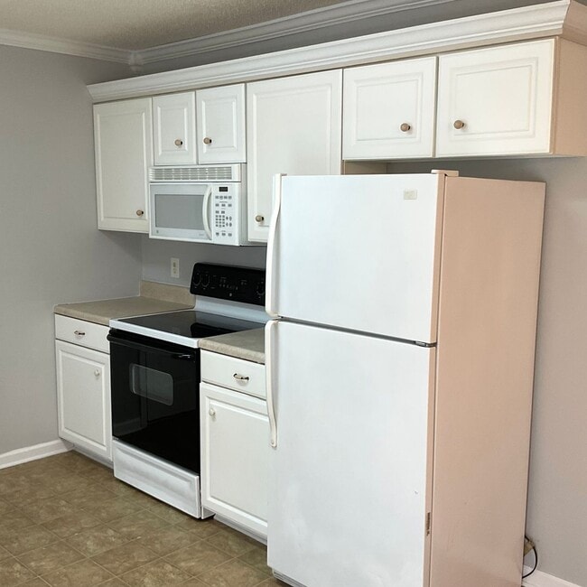 Building Photo - Home with 3 Bedrooms, 2 Baths with 2 Car G...
