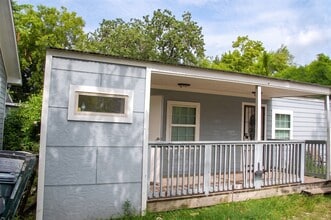 Building Photo - 806 Granville Dr