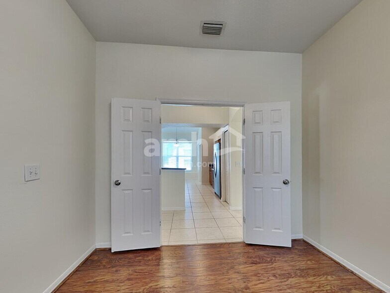 Building Photo - 4553 Marchmont Blvd